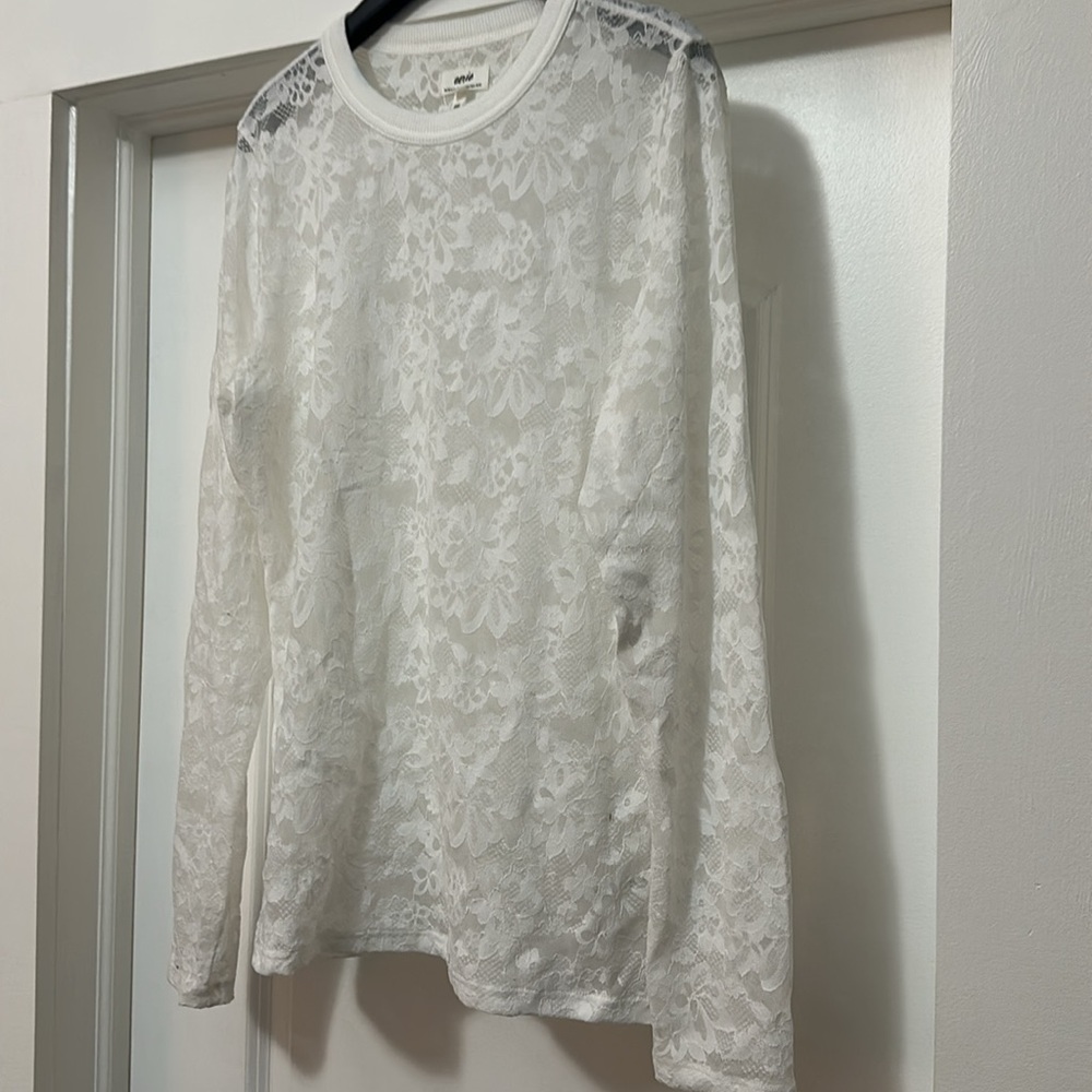 Women’s Arie essential lace layering tee - Picture 2 of 3